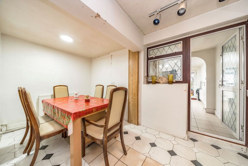 Property photo 3 of 5