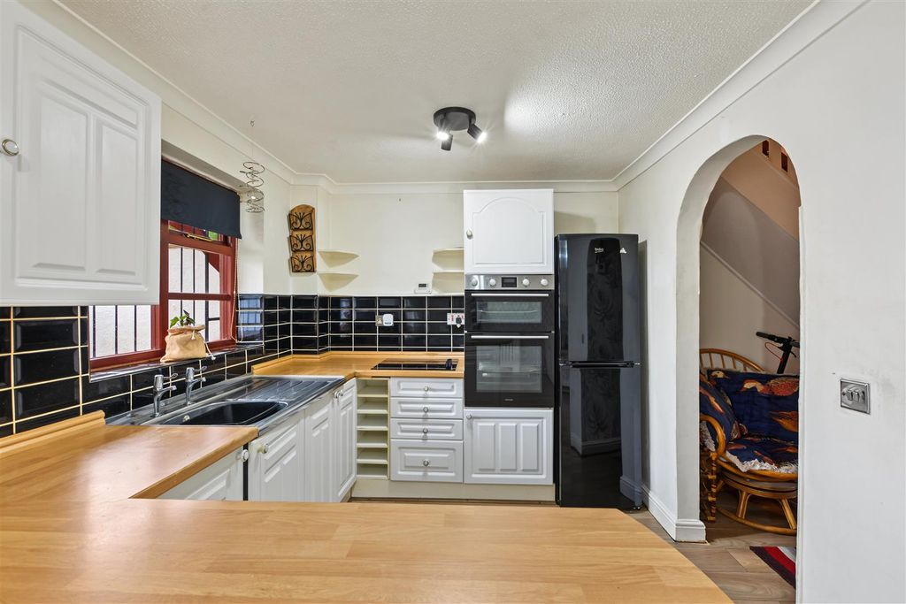 Property photo 2 of 11 Kitchen_2.Jpeg