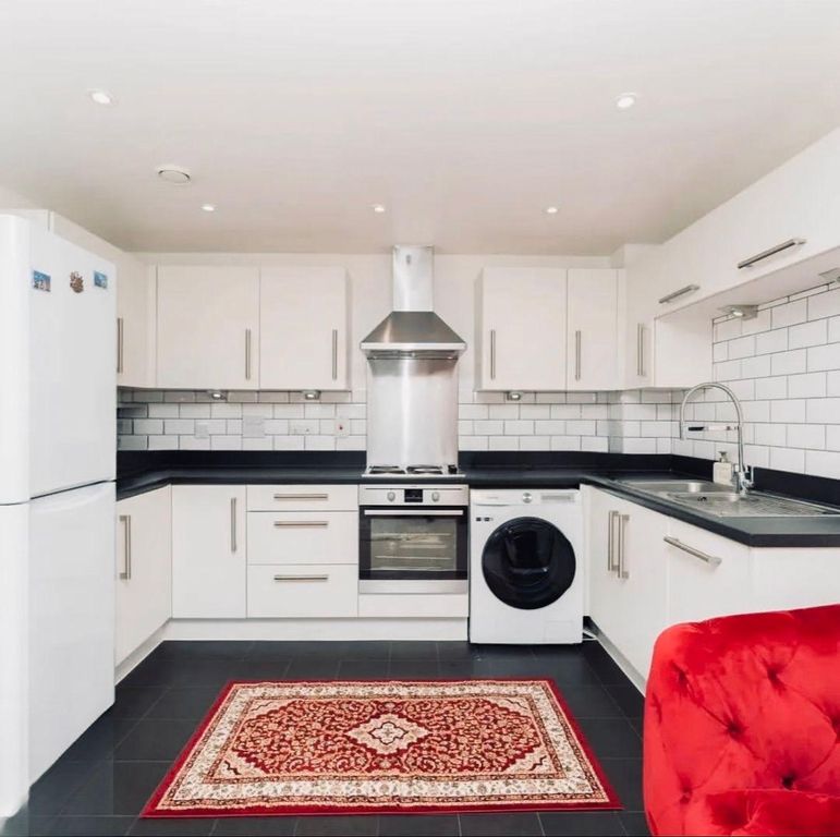 Property photo 1 of 9 Chadwick Road - Two Double Bedrooms With Parking &amp; Long Lease