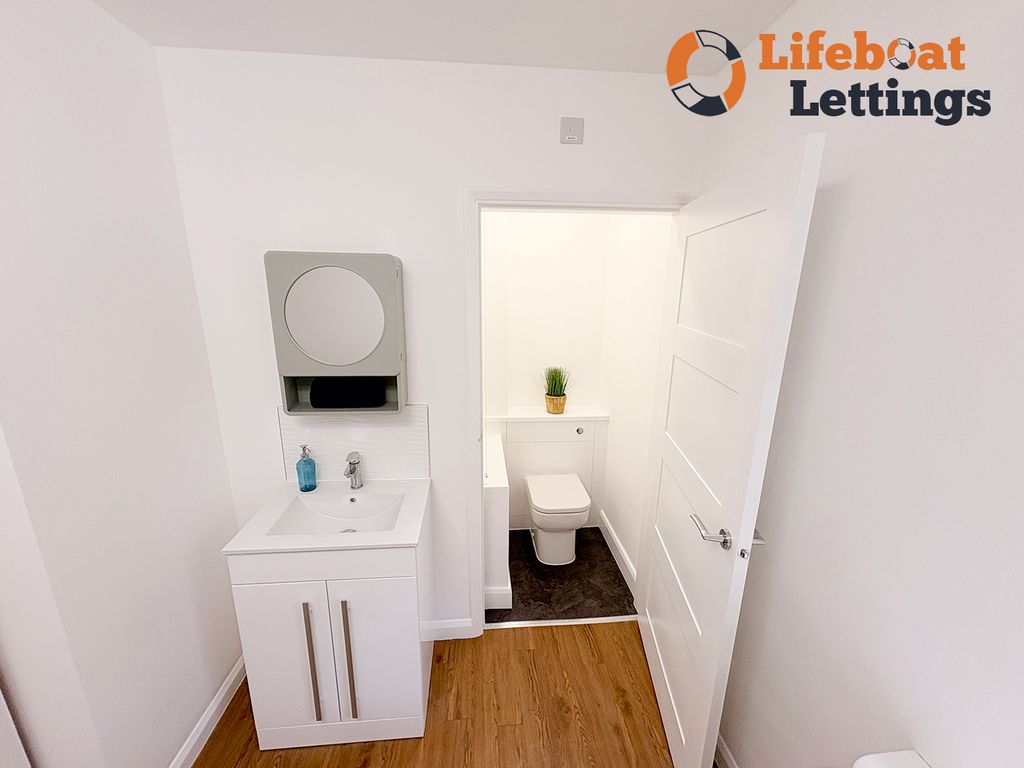 Property photo 2 of 9 Double Bedroom Toilet And Sink