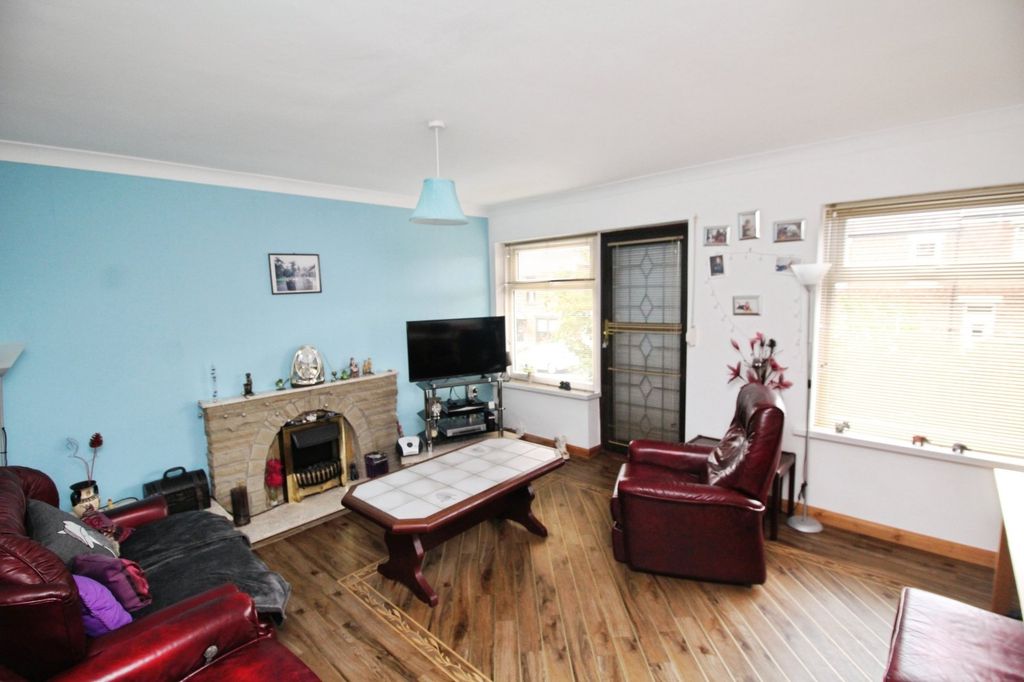 Property photo 3 of 17 Lounge/Diner