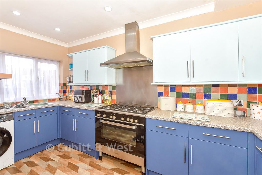 Property photo 3 of 14 Kitchen