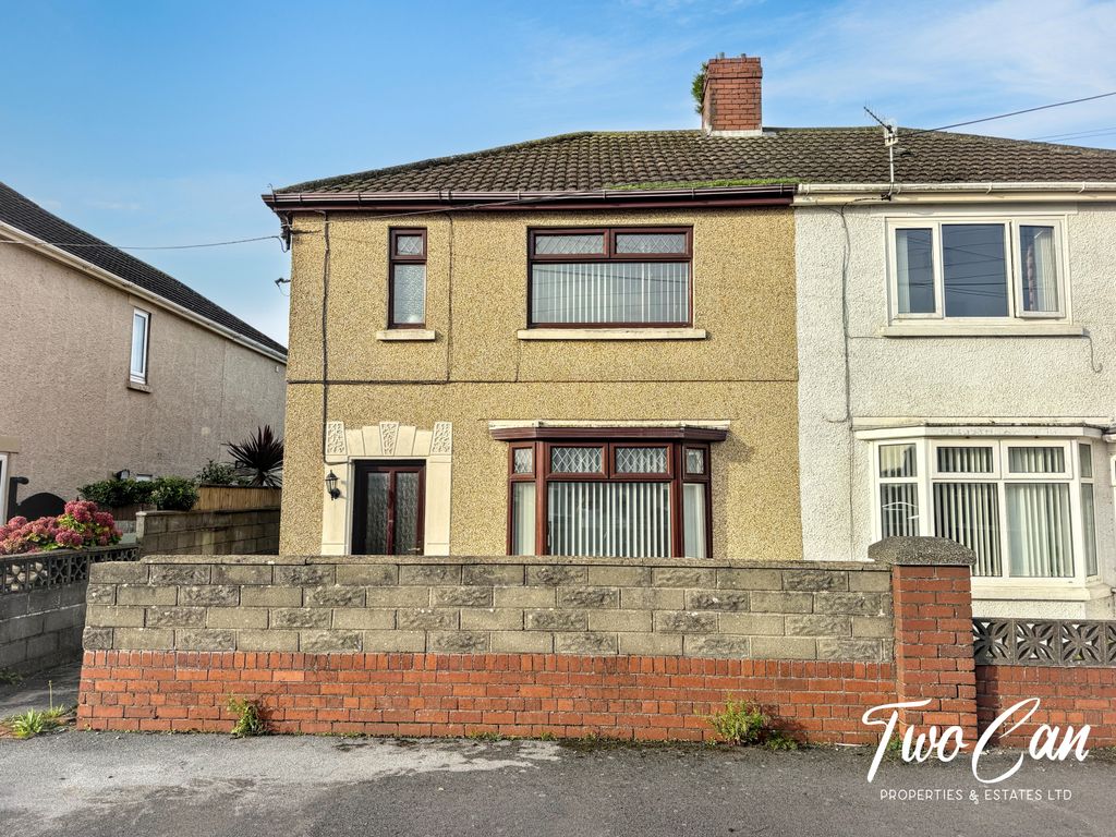Property photo 2 of 27