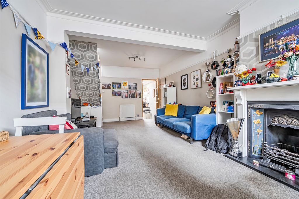 Property photo 3 of 11