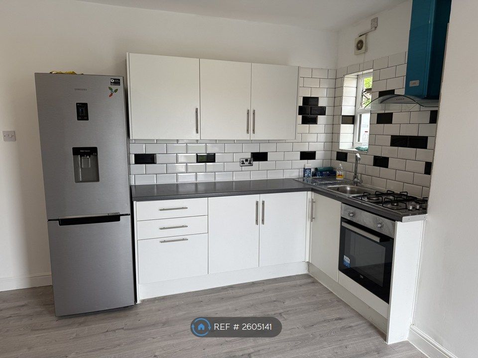 Property photo 2 of 7 Kitchen