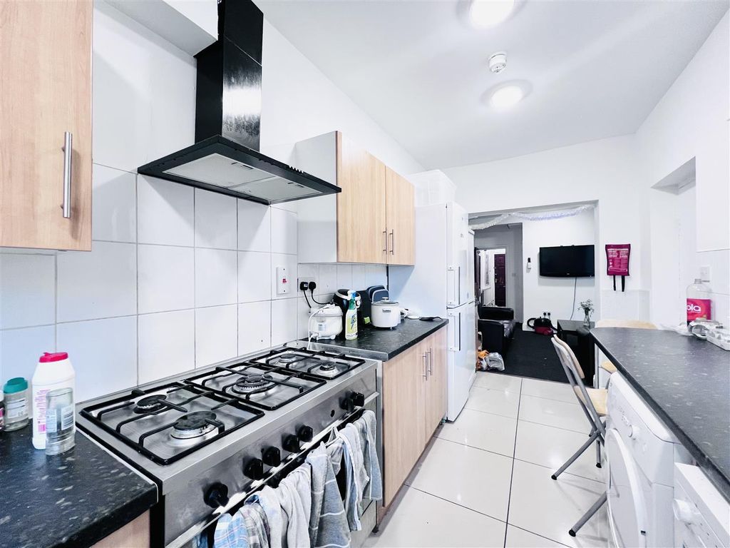 Property photo 3 of 16 Kitchen