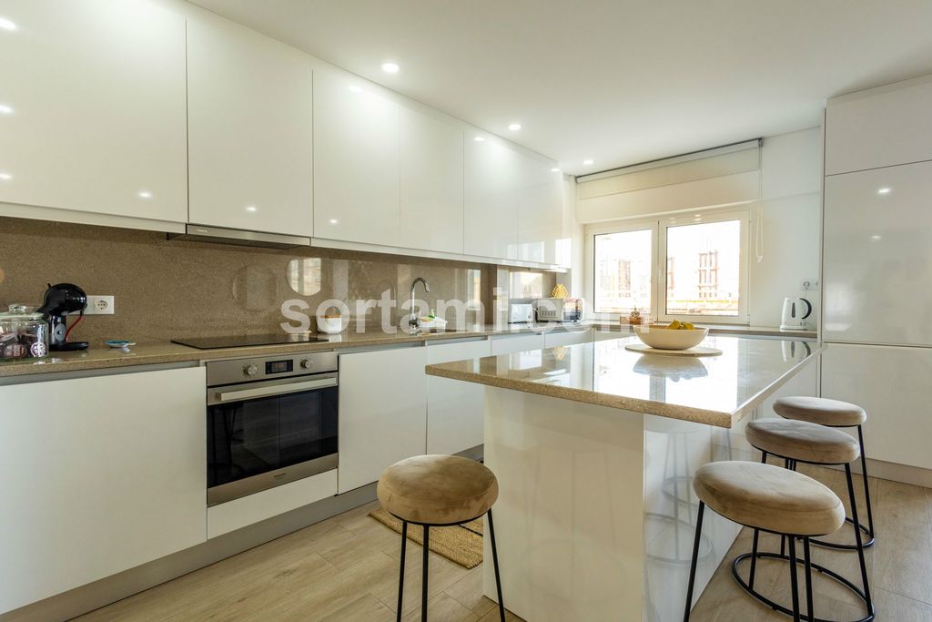 Property photo 2 of 27