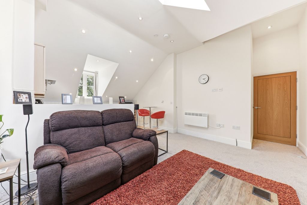 Property photo 3 of 12 6 Lime Tree Lodge - 11