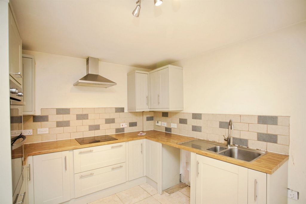 Property photo 2 of 26