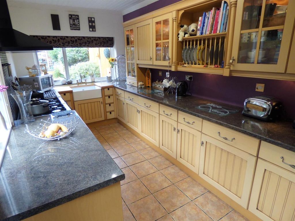 Property photo 2 of 10 Kitchen.Jpg