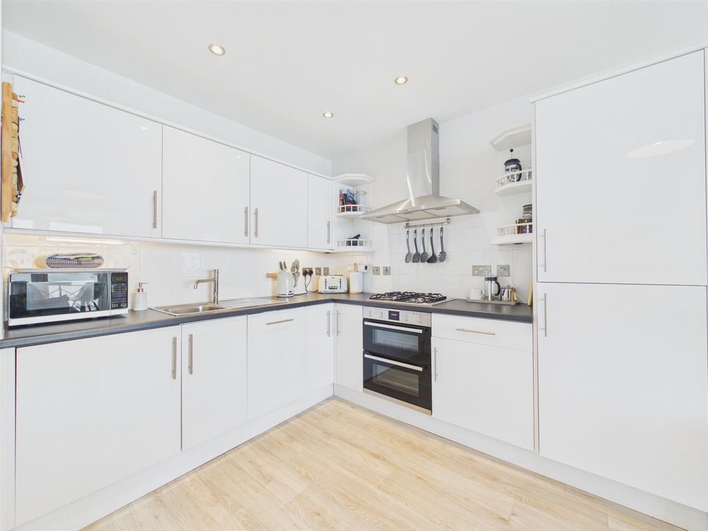 Property photo 3 of 13 Kitchen