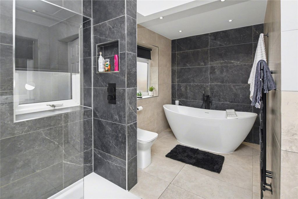 Property photo 1 of 25 Picture No. 08