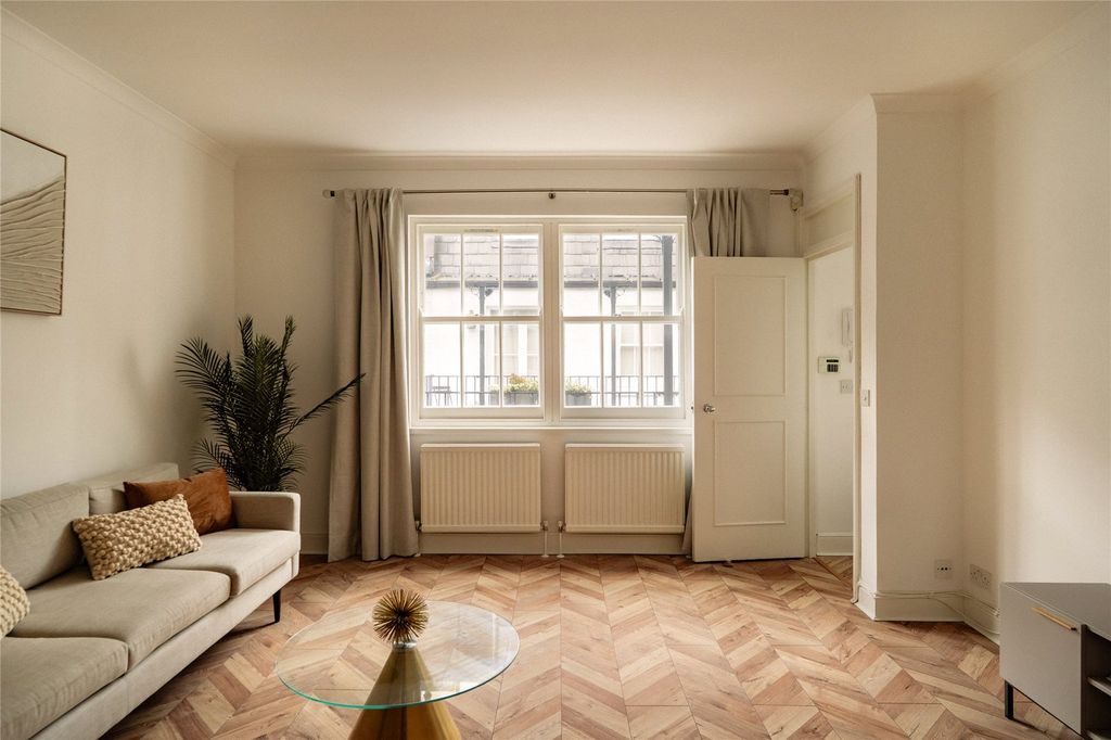 Property photo 1 of 14 Living Room