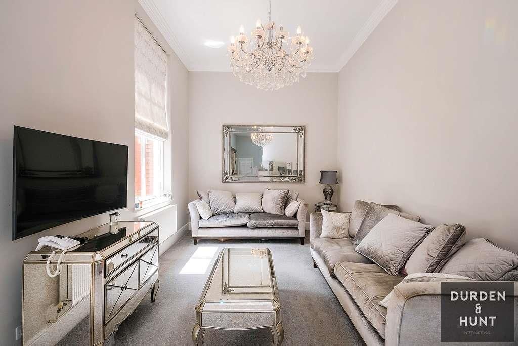 Property photo 3 of 19 Rosebury Square