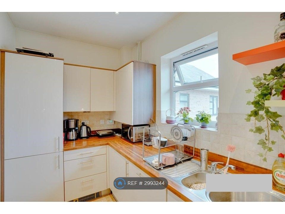 Property photo 3 of 11 Kitchen