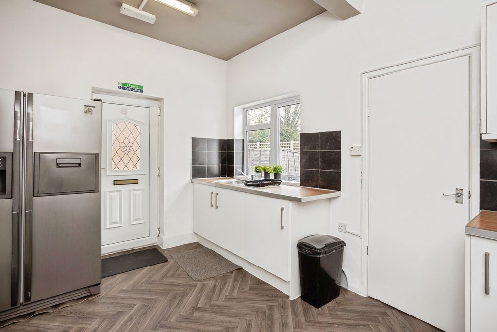 Property photo 3 of 18 Pbox-Img.Jpg