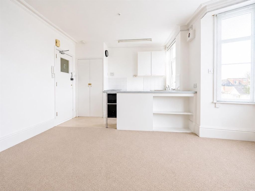 Property photo 2 of 7 Studio Room