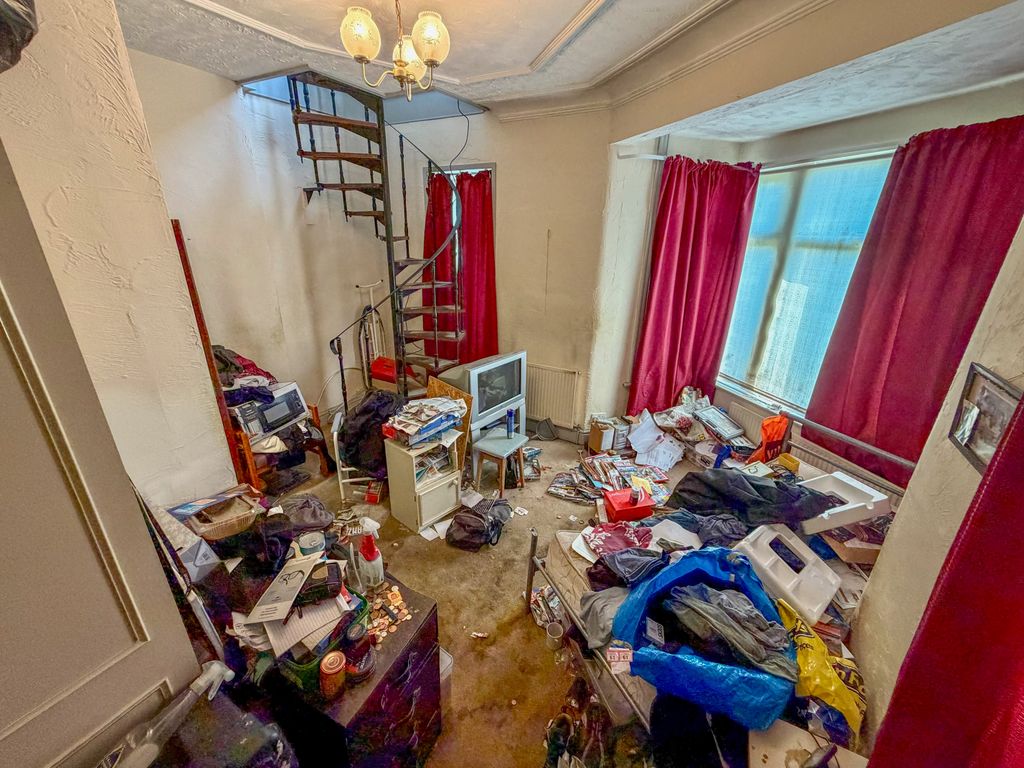 Property photo 2 of 50
