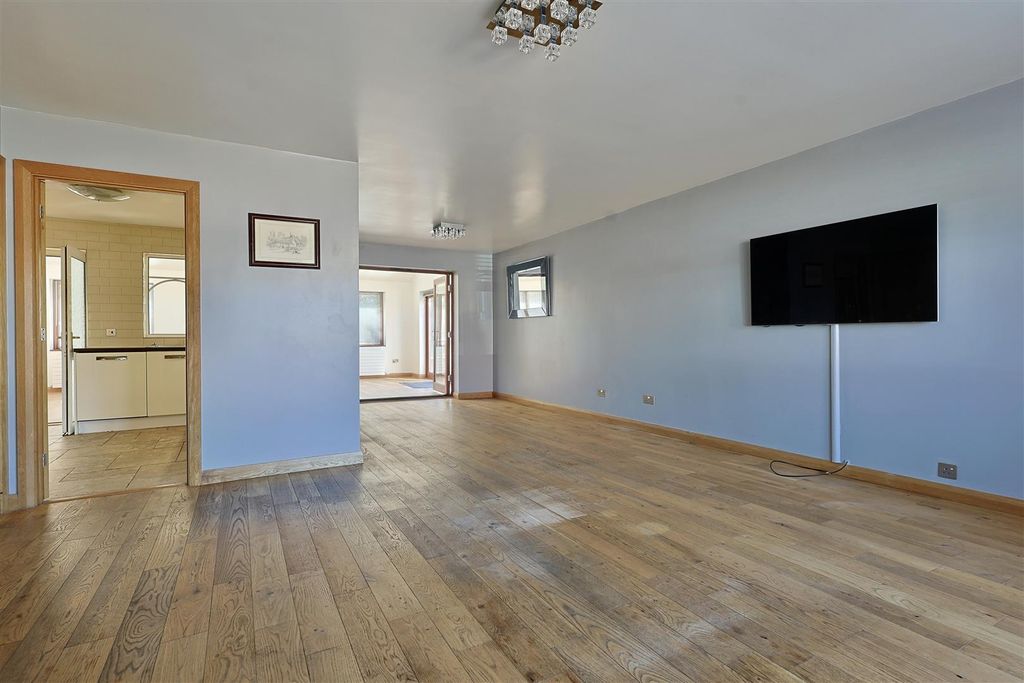 Property photo 3 of 26 Edc522Eb-128F-4Efb-A1Be-F690Dfdb4A16_1_201_A.Jpeg