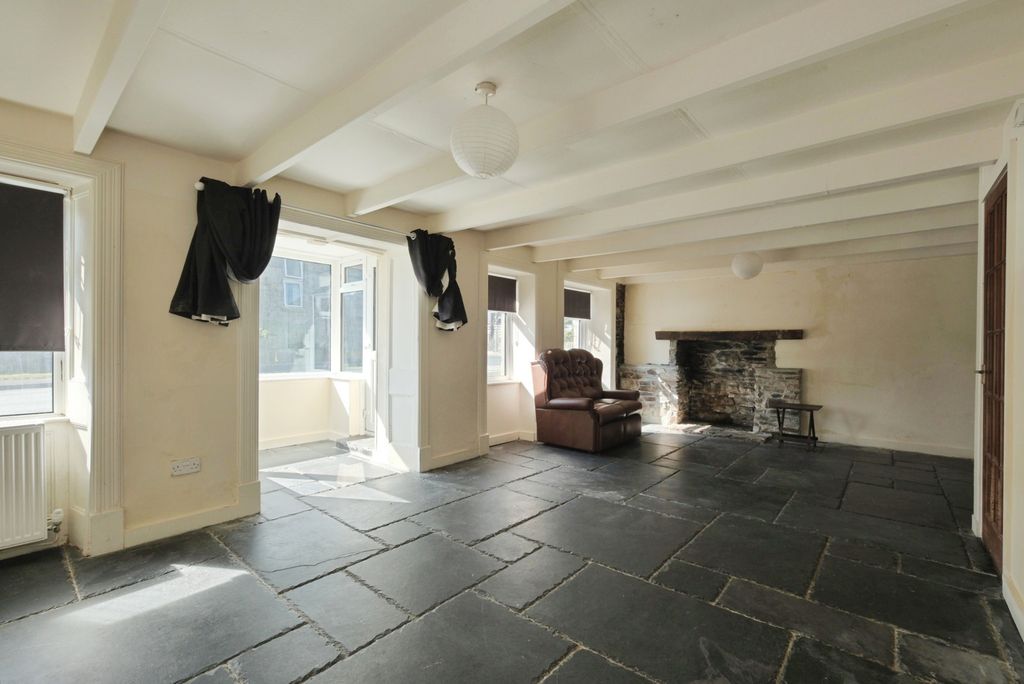 Property photo 3 of 17 Pbox-Img.Jpg