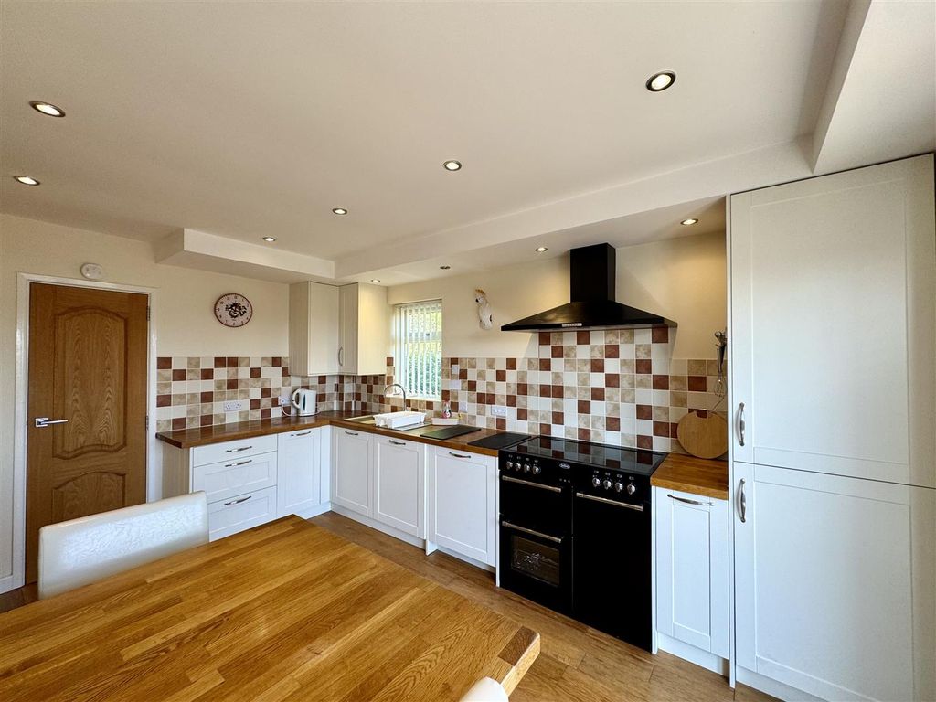 Property photo 3 of 15 Kitchen/Breakfast Room