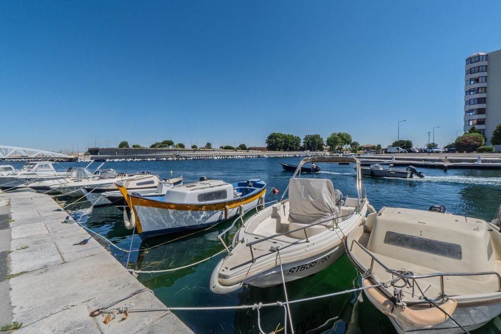Property photo 1 of 13 Sète, 3-Room Apartment With View Of The Quay