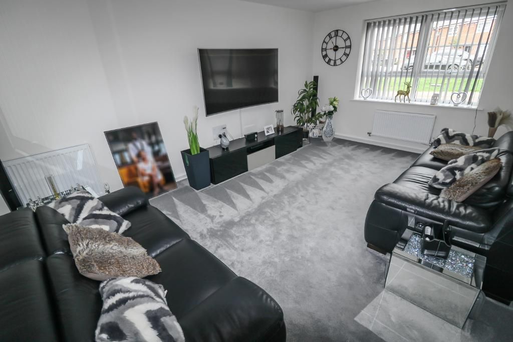 Property photo 2 of 18 Lounge