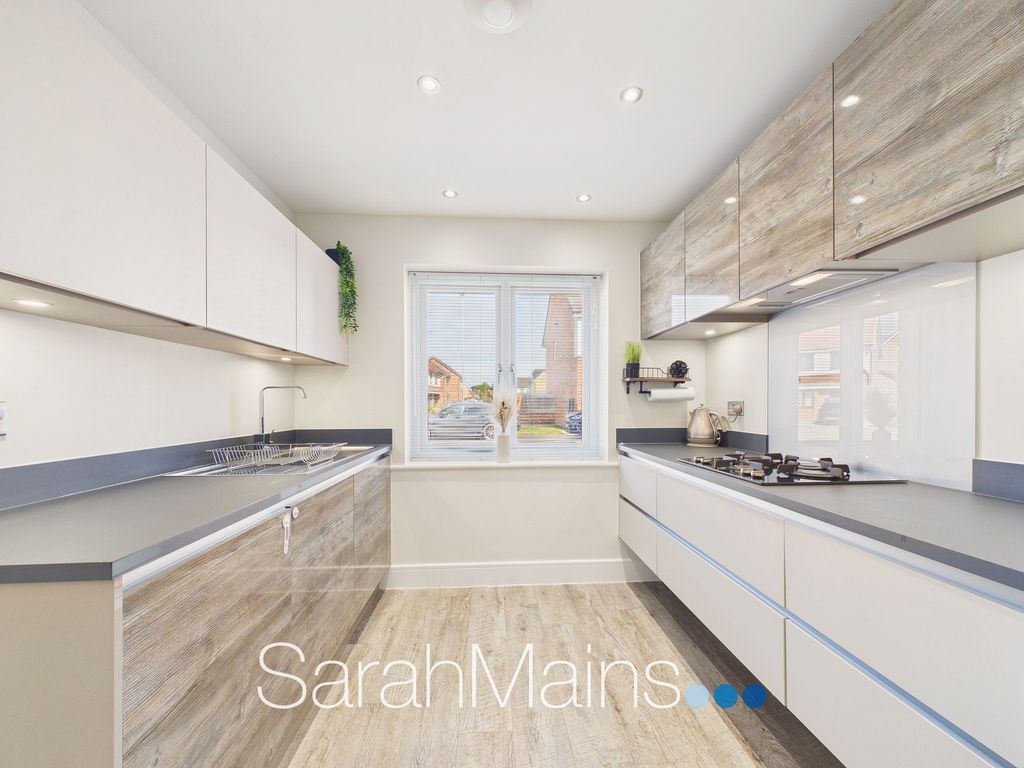 Property photo 3 of 16 Kitchen