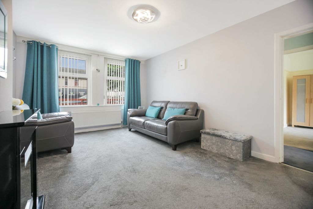 Property photo 3 of 13