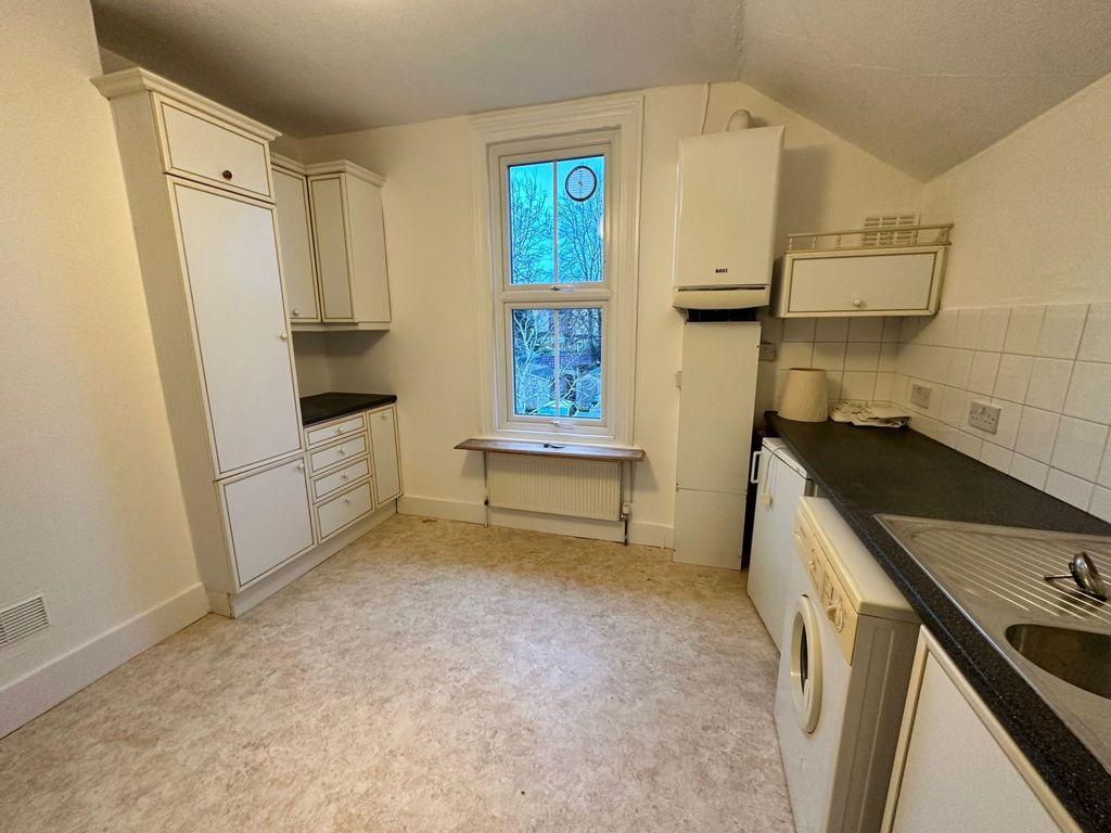 Property photo 2 of 10 76A Kitchen 2
