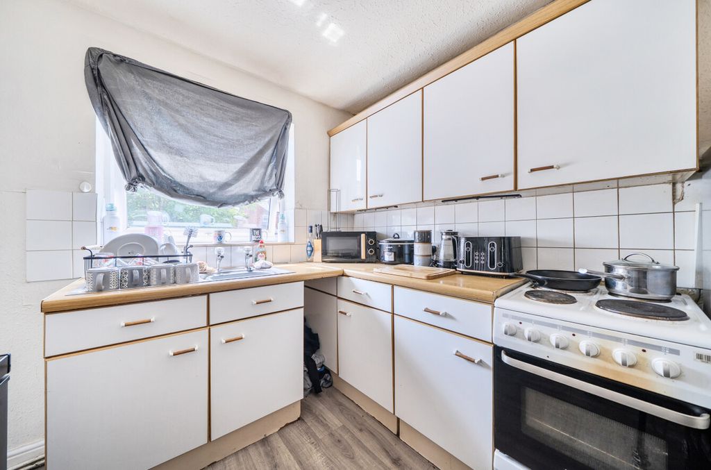 Property photo 2 of 11 1466006-10-6A115A...