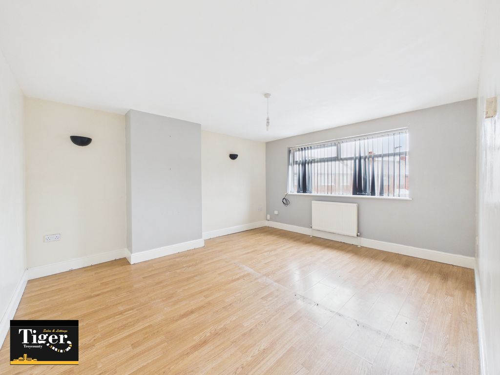 Property photo 2 of 5 Cam03440G0-Pr0676-Still001