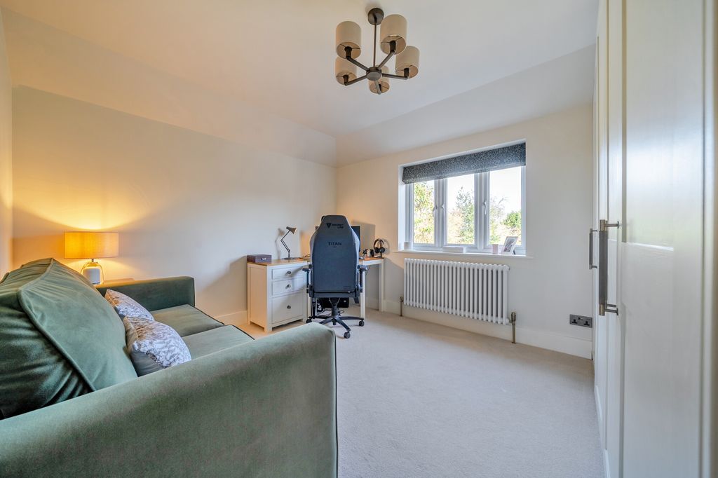 Additional image 9 of 3 bed semi-detached house for saleChurch Path, Hook RG27