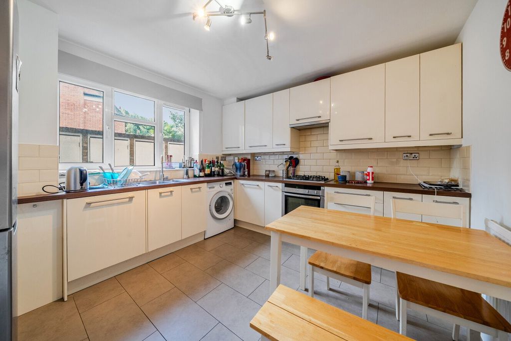 Property photo 2 of 16 Picture No. 12