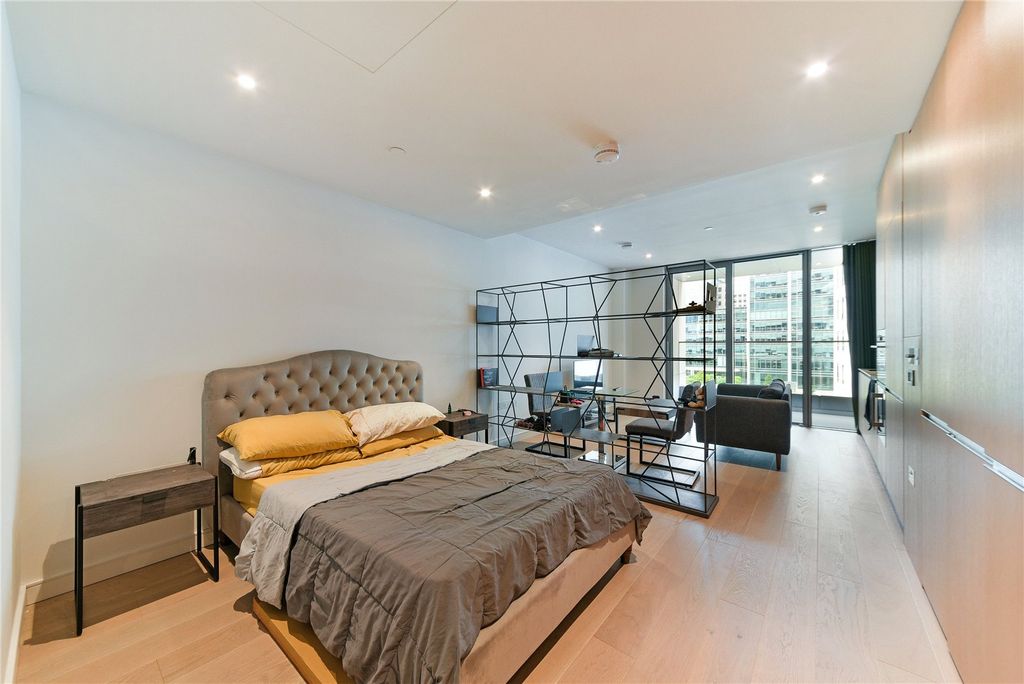 Property photo 2 of 13 Ellington Tower