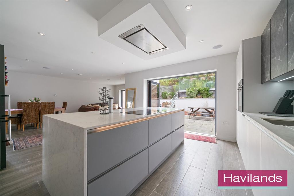 Property photo 3 of 24 The Coppice-7.Jpg