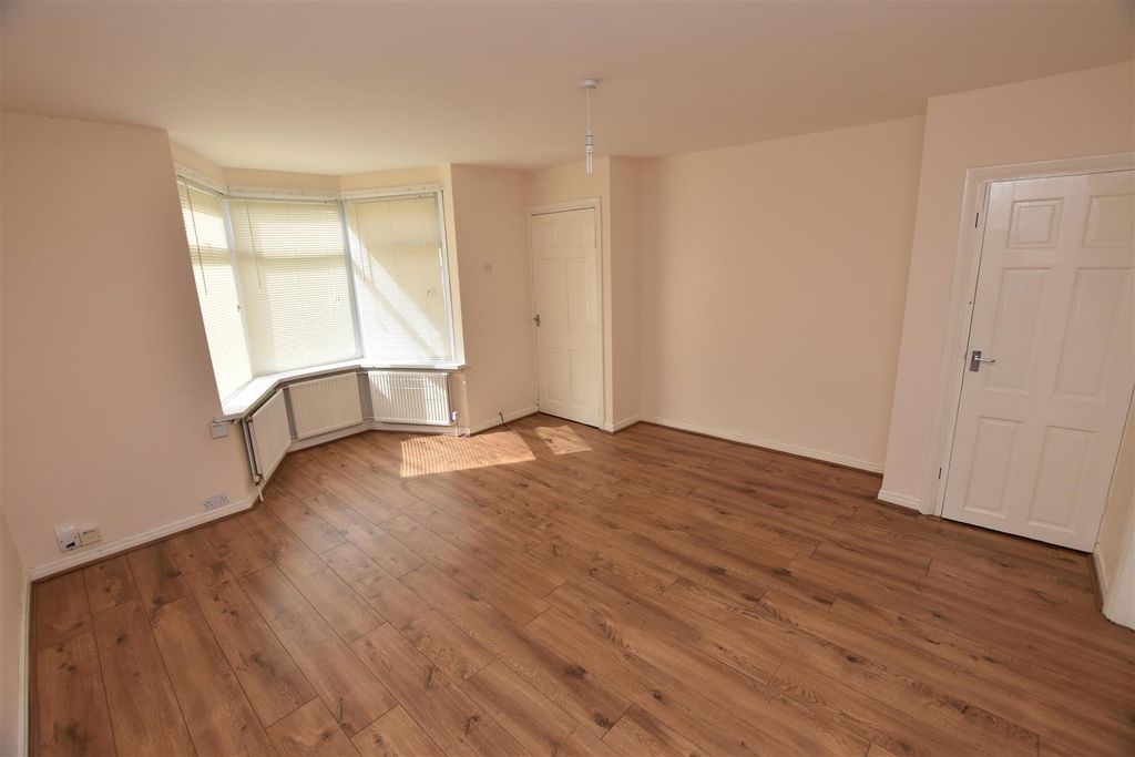 Property photo 1 of 5 Living Room