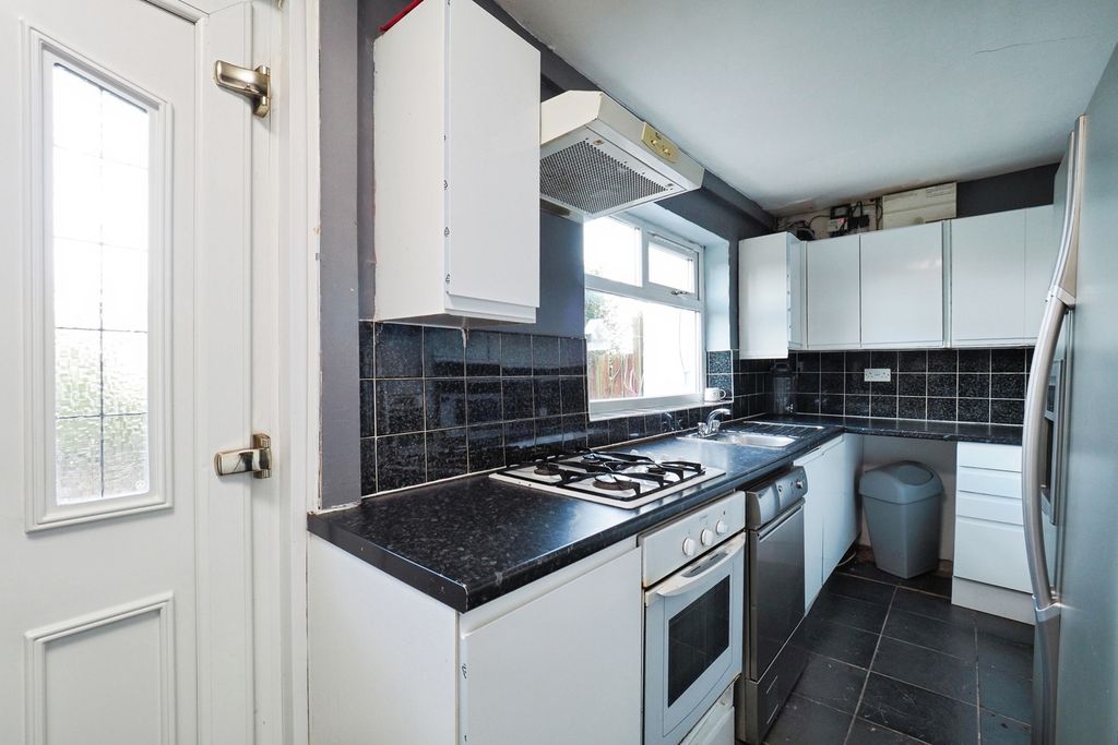 Property photo 2 of 18 Kitchen