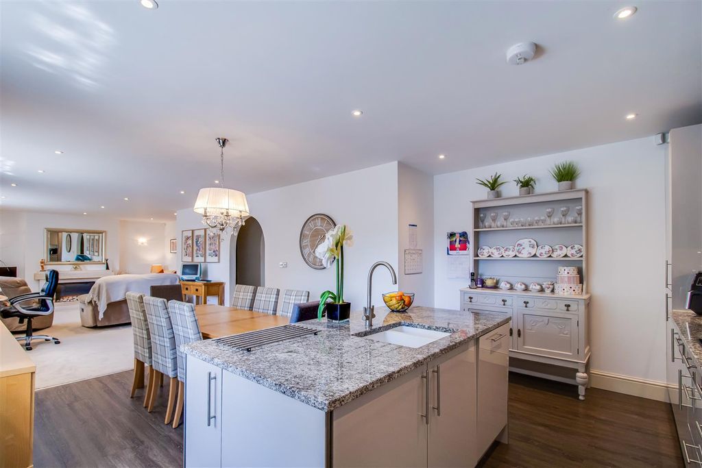 Property photo 3 of 15 Kitchen/Dining Area