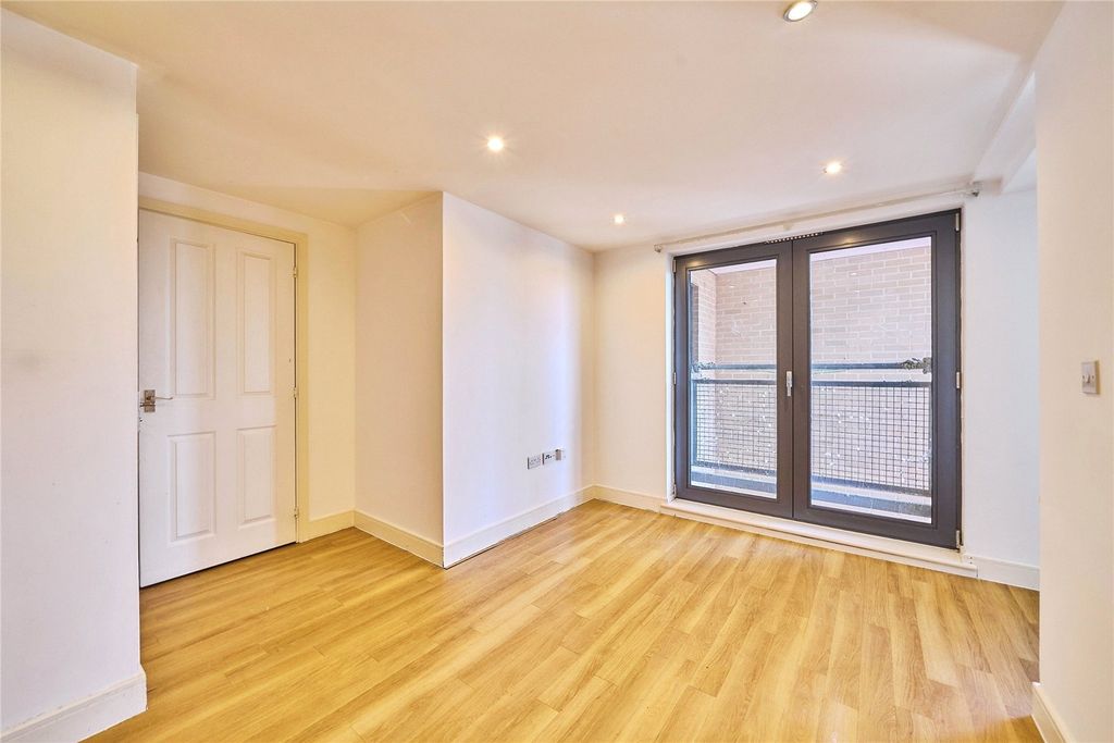 Property photo 3 of 20 Picture No. 05