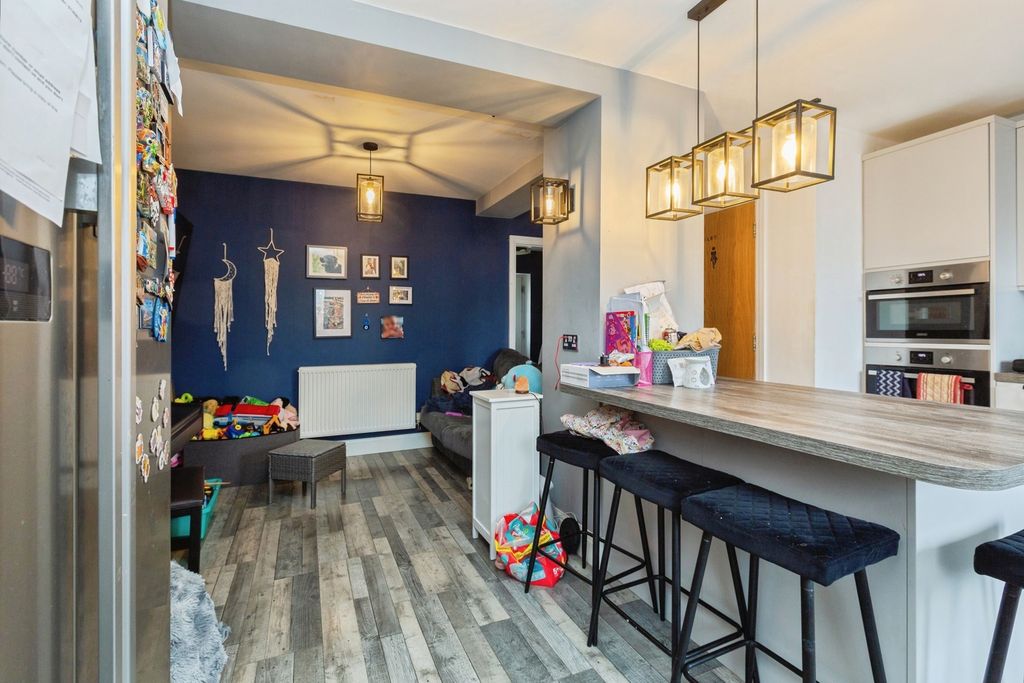 Property photo 3 of 15 Pbox-Img.Jpg