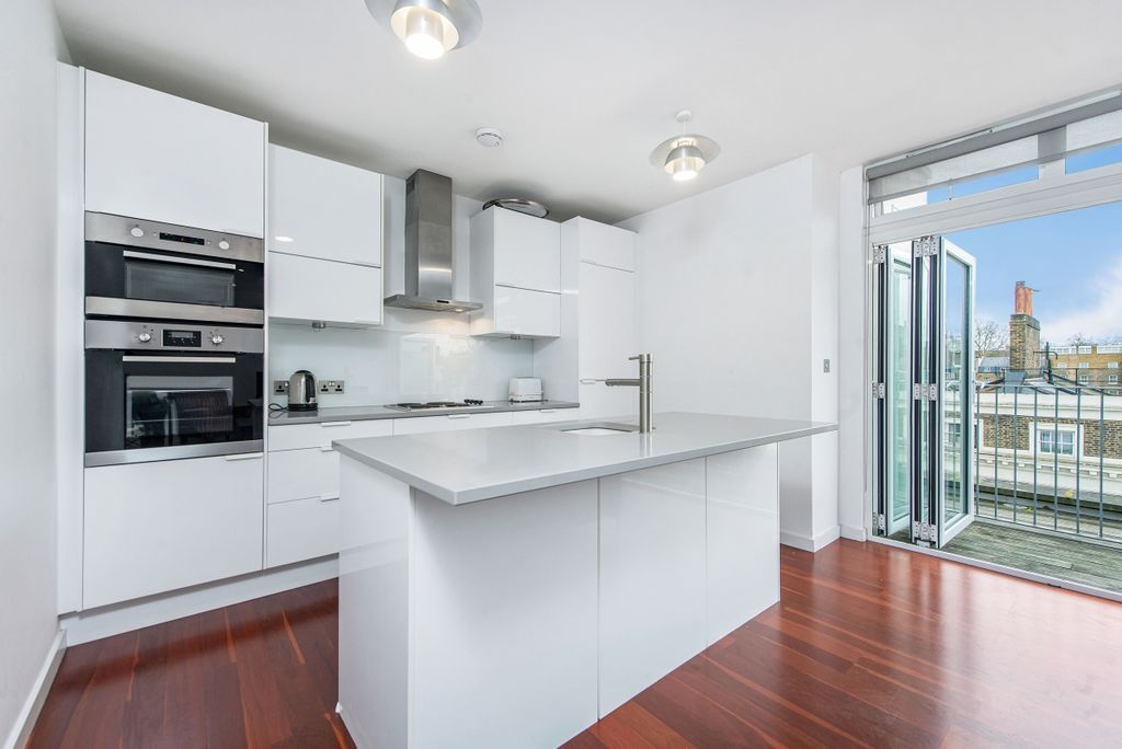 Property photo 2 of 12 Kitchen