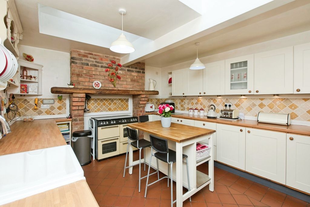 Property photo 3 of 24 Pbox-Img.Jpg