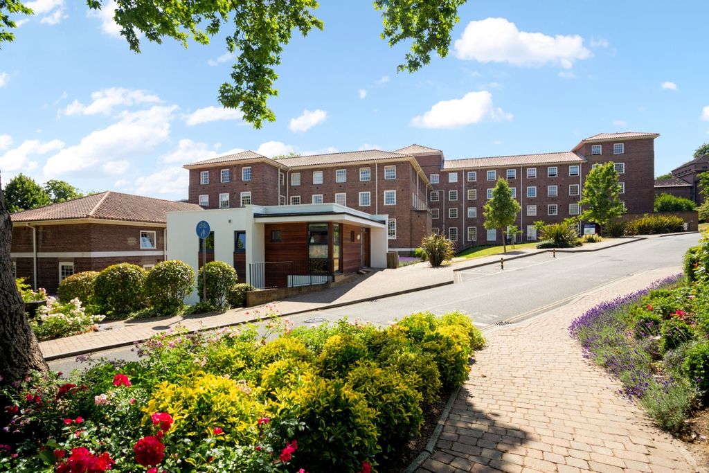 Property photo 1 of 17 Gilbert Scott