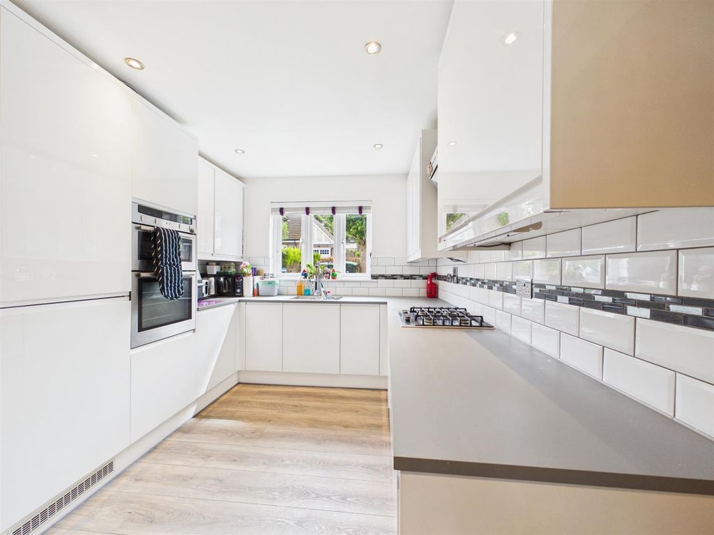 Property photo 2 of 19 Cam01563G0-Pr0229-Still008.Jpg