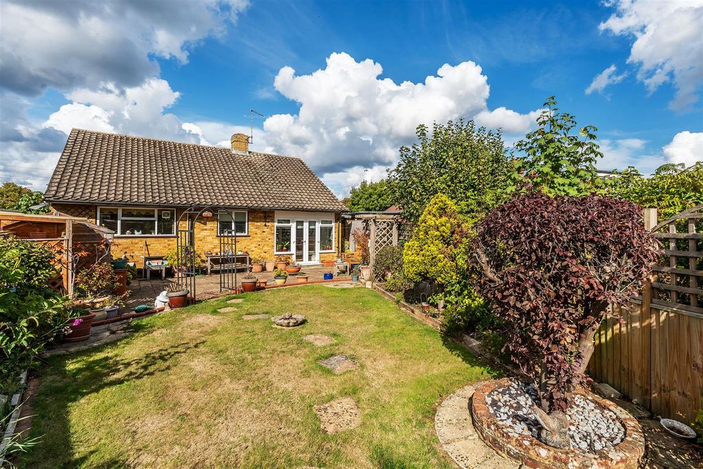 Property photo 2 of 12 97A-Nutcroft-Grove-23.Jpg