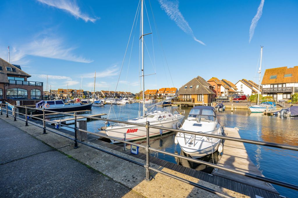 Property photo 2 of 20