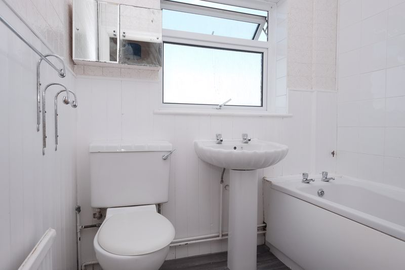 Property photo 3 of 9 Bathroom