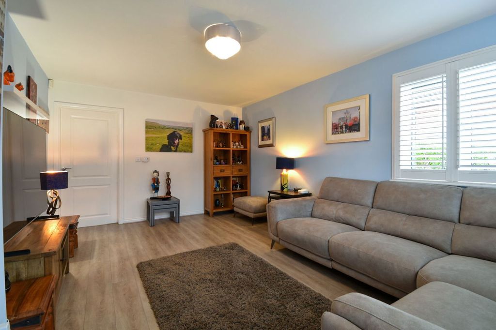Property photo 3 of 28