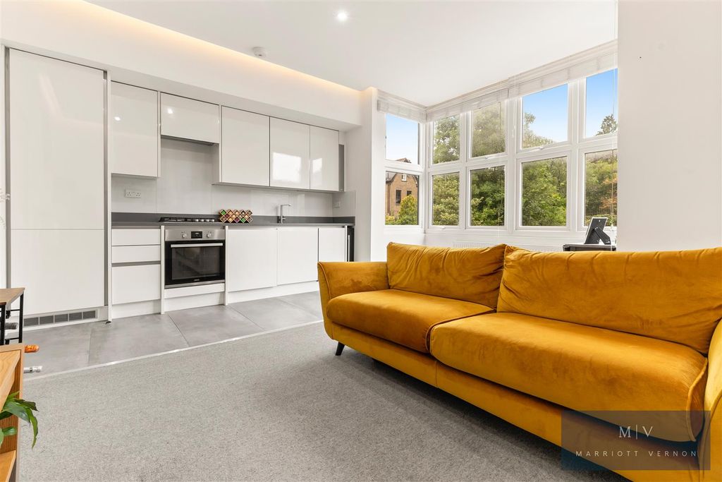 Property photo 2 of 12 Croham Road 45 F5 MV-5.Jpg